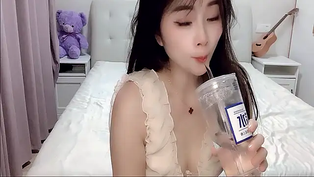 aisha123123 online show from November 1, 2025, 2:52 pm