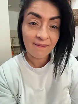 karenlennox1 online show from January 9, 2026, 9:27 pm