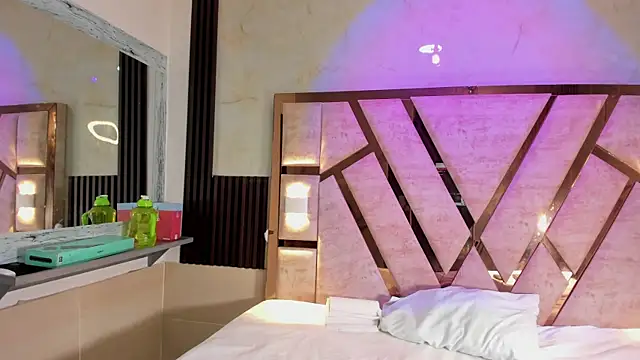 Snapshot of molly_sweetee chatting on December 16, 2025, 1:43 am molly sweetee online show from December 16, 2025, 1:43 am