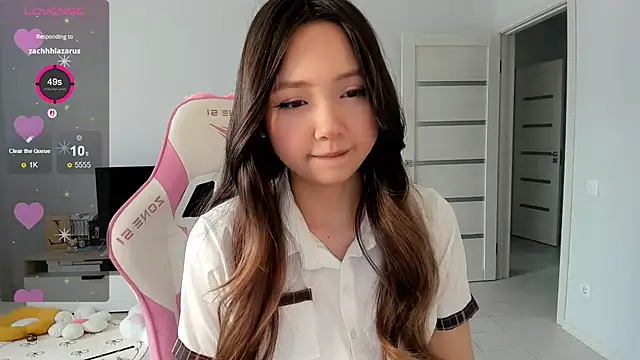 Snapshot of Fluffy_Rose chatting on April 18, 2026, 3:21 am Fluffy Rose online show from April 18, 2026, 3:21 am