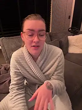 Snapshot of xX_HotCouple_Xx chatting on December 17, 2025, 8:59 pm xX HotCouple Xx online show from December 17, 2025, 8:59 pm