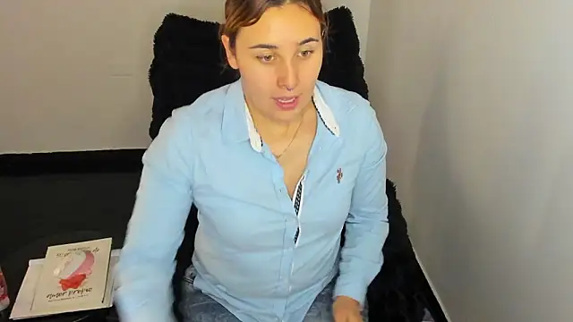 bonnie moon  online show from February 2, 2026, 7:12 pm