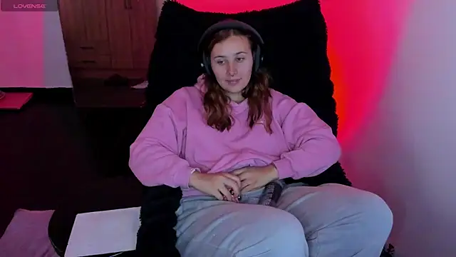 bonnie moon  online show from February 24, 2026, 6:06 pm