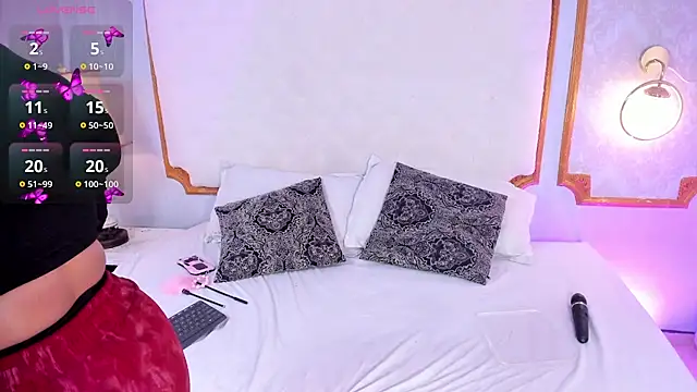 Paiige peach online show from October 24, 2025, 7:43 pm