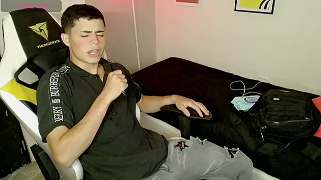 Snapshot of bby_santi chatting on September 26, 2025, 4:44 pm bby santi online show from September 26, 2025, 4:44 pm