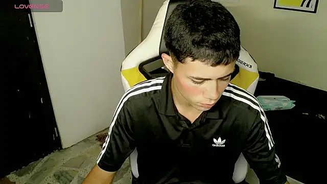 Snapshot of bby_santi chatting on October 1, 2025, 3:18 pm bby santi online show from October 1, 2025, 3:18 pm