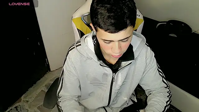 Snapshot of bby_santi chatting on October 7, 2025, 12:02 pm bby santi online show from October 7, 2025, 12:02 pm