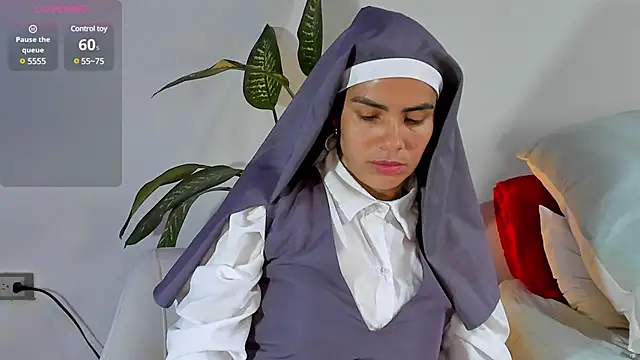 ClaraMariaMon online show from January 21, 2025, 6:55 pm