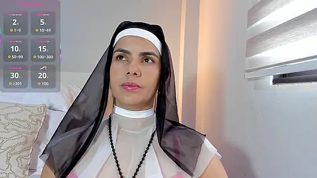 ClaraMariaMon online show from December 3, 2025, 6:17 pm