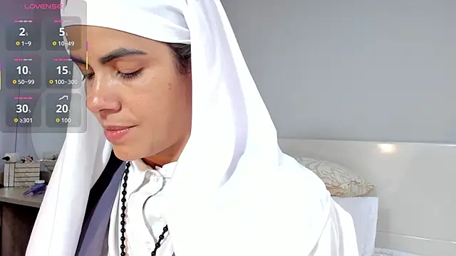 ClaraMariaMon online show from April 6, 2026, 4:52 pm