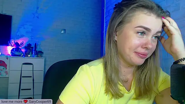 SuchCute online show from March 8, 2025, 1:57 pm