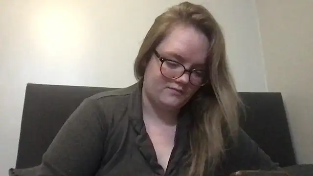 honeyyy24 online show from November 24, 2025, 12:32 am