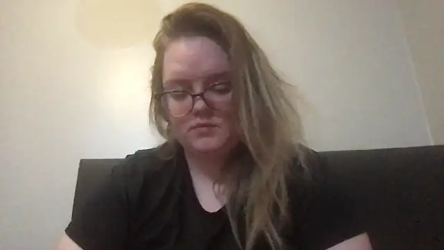 honeyyy24 online show from December 14, 2025, 5:18 pm