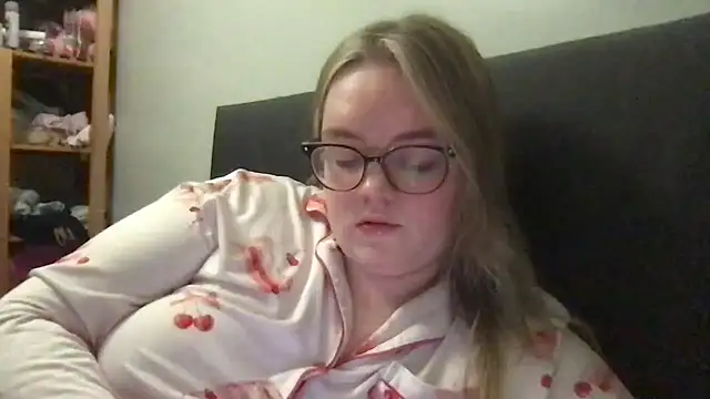 honeyyy24 online show from February 19, 2026, 11:12 pm