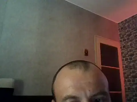 Nikolaiyy online show from May 1, 2026, 1:43 am