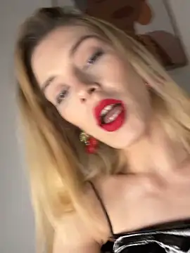 Snapshot of Lolitaxlola chatting on April 15, 2026, 3:30 pm Lolitaxlola online show from April 15, 2026, 3:30 pm