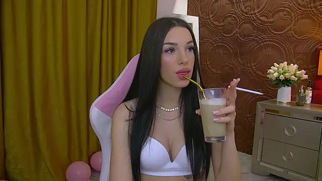 Snapshot of IrisMonn chatting on December 12, 2024, 6:25 am IrisMonn online show from December 12, 2024, 6:25 am