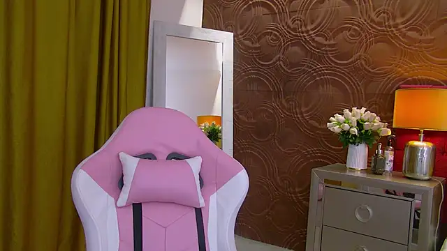 IrisMonn online show from December 19, 2024, 11:39 am