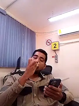 EnriquePersian197 online show from February 6, 2025, 6:24 pm