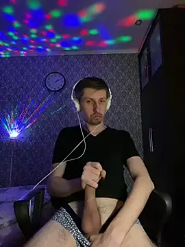 Snapshot of Aki-Laky chatting on February 24, 2025, 7:19 pm Aki-Laky online show from February 24, 2025, 7:19 pm