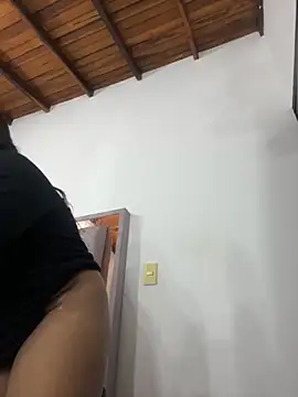 melyescobar online show from November 13, 2025, 3:27 am