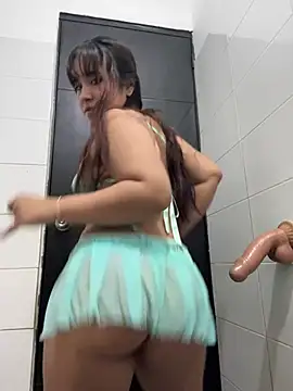 melyescobar online show from February 18, 2026, 3:57 am