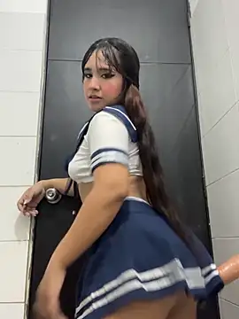 melyescobar online show from May 6, 2026, 4:19 am
