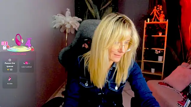 LadyIzabel online show from April 7, 2026, 2:39 pm