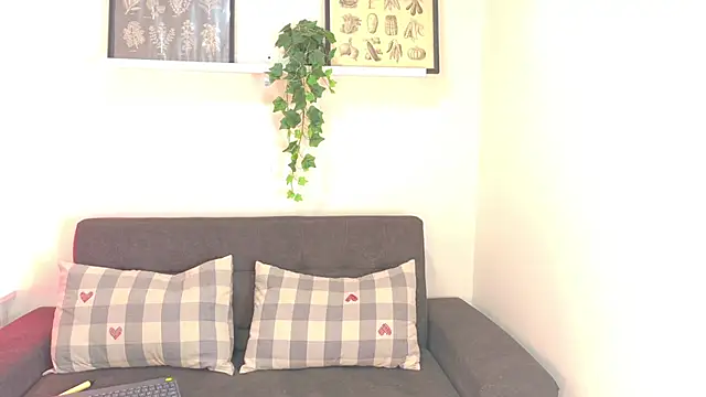 BriaConner  online show from April 3, 2026, 2:53 am