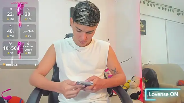 ryan carter08 online show from November 21, 2025, 3:27 am