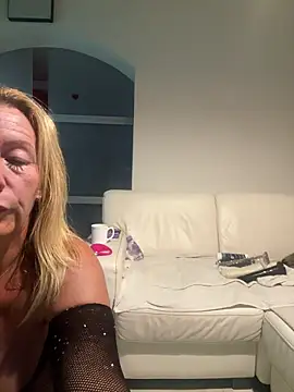 Snapshot of sissytrainz chatting on April 15, 2026, 4:52 am sissytrainz online show from April 15, 2026, 4:52 am