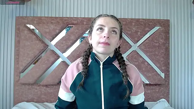  isaabellaa online show from April 7, 2026, 12:27 pm