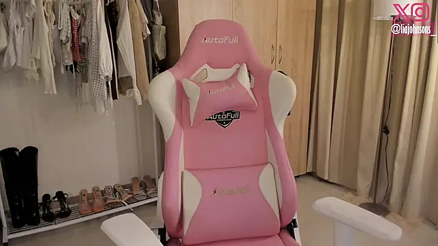 Snapshot of Sweetnaughtygirl_ chatting on October 21, 2025, 2:45 am Sweetnaughtygirl  online show from October 21, 2025, 2:45 am