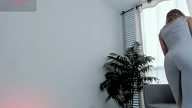 Snapshot of wendymoah chatting on January 8, 2025, 9:55 pm wendymoah online show from January 8, 2025, 9:55 pm