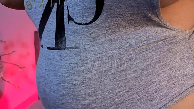 miaablack online show from November 6, 2025, 8:10 pm