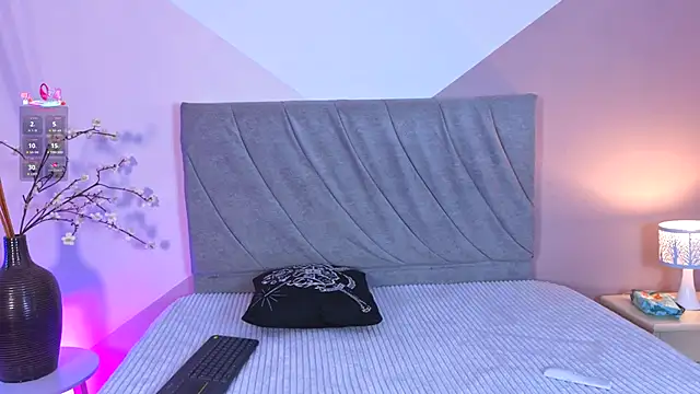 miaablack online show from November 9, 2025, 8:40 pm