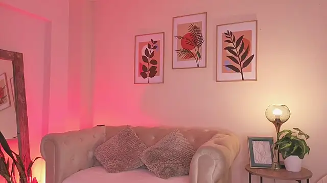 DahianaWalcott online show from April 16, 2026, 5:25 pm