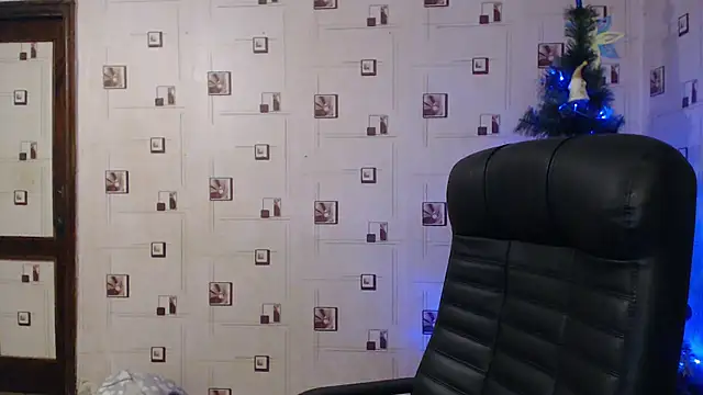 Snapshot of TasyaBigTTs chatting on January 1, 2025, 2:42 pm TasyaBigTTs online show from January 1, 2025, 2:42 pm