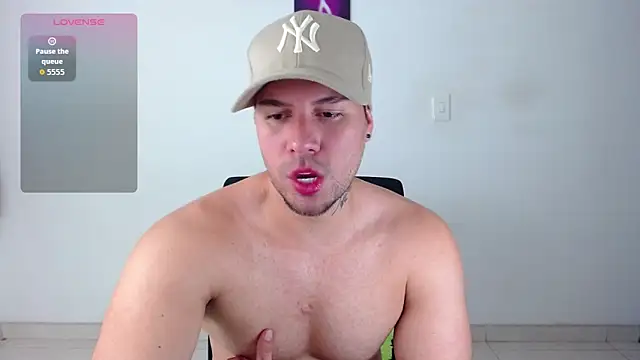 kyleWils0n   online show from January 19, 2026, 2:04 am