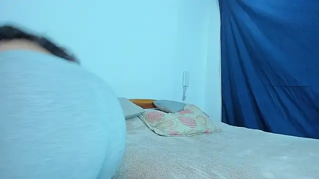 Snapshot of emiily15__ chatting on December 12, 2024, 5:15 pm emiily15 online show from December 12, 2024, 5:15 pm