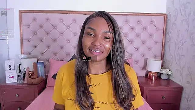 Isla Scott online show from November 9, 2025, 11:19 am