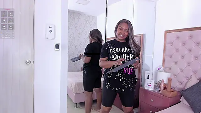 Isla Scott online show from November 10, 2025, 11:20 am