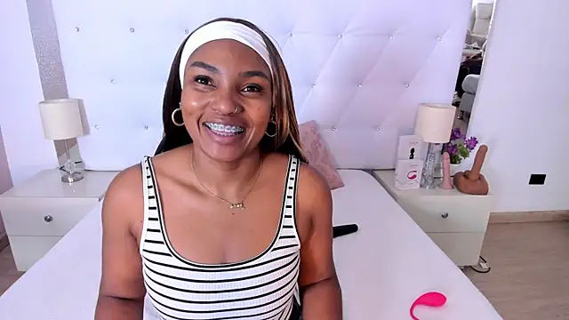 Isla Scott online show from November 14, 2025, 11:31 am