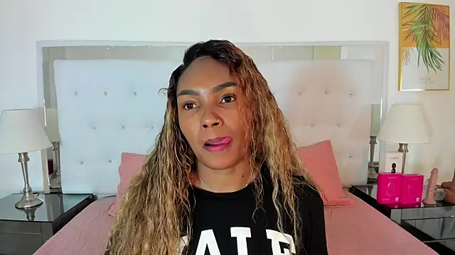 Isla Scott online show from May 21, 2026, 11:39 am