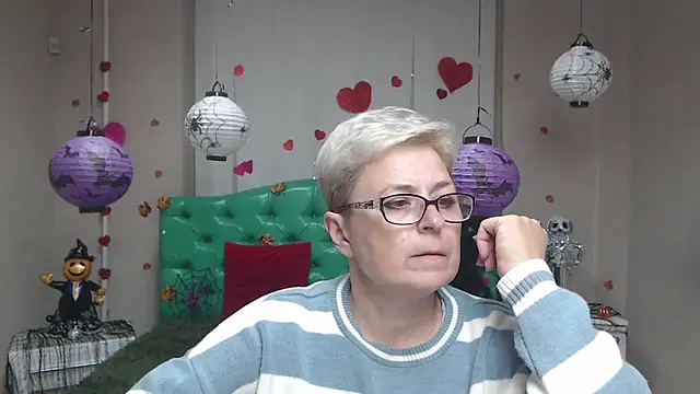 Snapshot of EmiliaGree chatting on October 27, 2025, 6:01 pm EmiliaGree online show from October 27, 2025, 6:01 pm