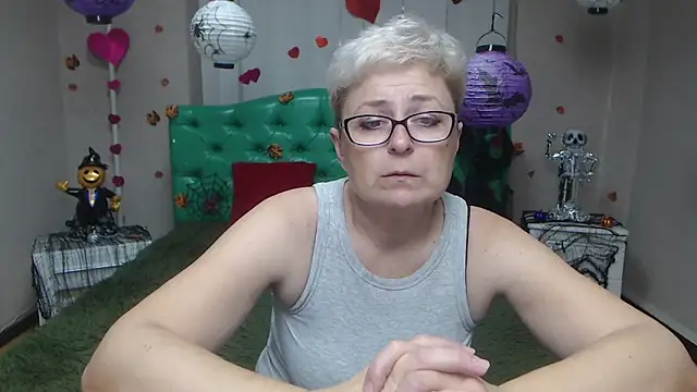 Snapshot of EmiliaGree chatting on October 29, 2025, 6:09 pm EmiliaGree online show from October 29, 2025, 6:09 pm