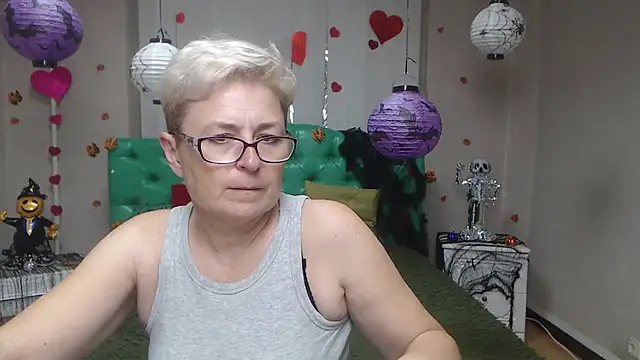 Snapshot of EmiliaGree chatting on October 31, 2025, 6:09 pm EmiliaGree online show from October 31, 2025, 6:09 pm