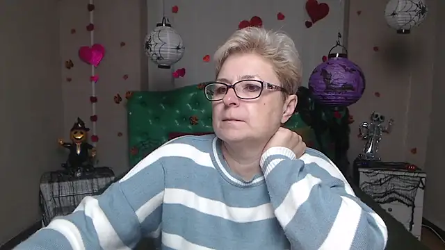 Snapshot of EmiliaGree chatting on November 8, 2025, 6:02 am EmiliaGree online show from November 8, 2025, 6:02 am