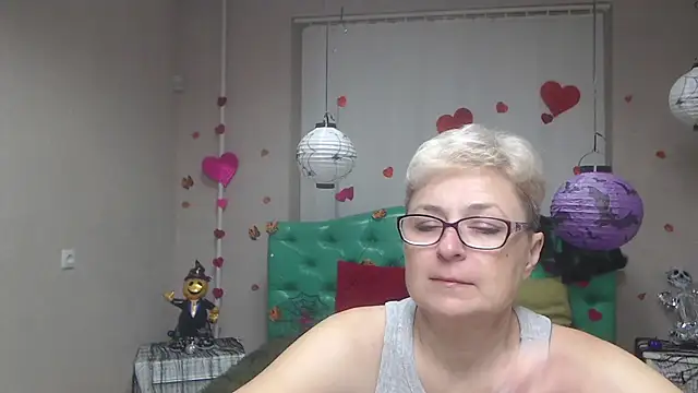 Snapshot of EmiliaGree chatting on November 12, 2025, 6:08 pm EmiliaGree online show from November 12, 2025, 6:08 pm