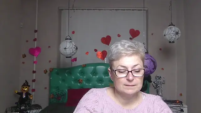 Snapshot of EmiliaGree chatting on November 15, 2025, 6:04 pm EmiliaGree online show from November 15, 2025, 6:04 pm